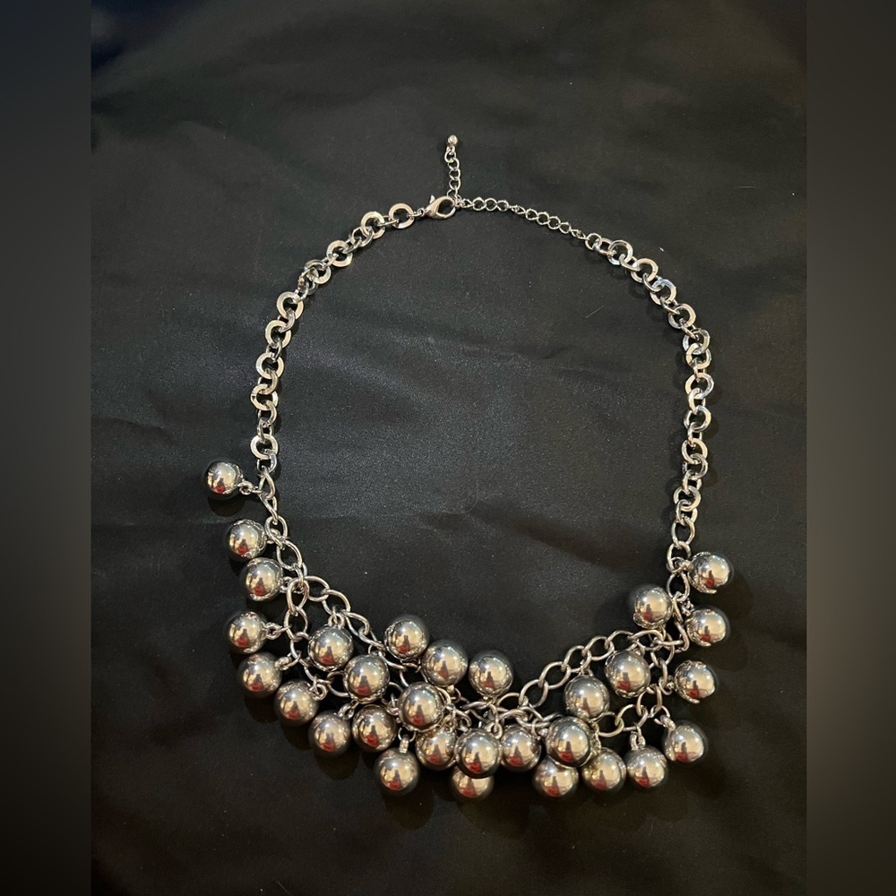 Elegant Silver Beaded balks Necklace